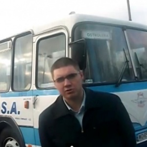 Nowy hit internetu? Kierowca PKS Ostrołęka prezentuje legendarny model autobusu [WIDEO]