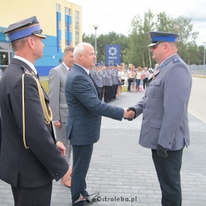 Ostrołęka: Miejskie obchody święta policji. 70 mundurowych awansowano na wyższe stopnie [WIDEO, ZDJĘCIA]