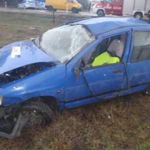 Wypadek w Antoniach: Kompletnie pijany kierowca tico uderzył w betonowy przepust [ZDJĘCIA]