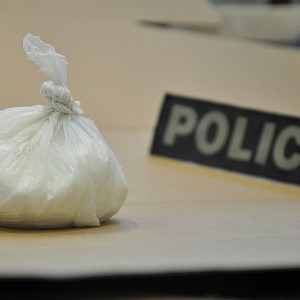 Ostrołęka: Policjanci zabezpieczyli 100 porcji amfetaminy. Cztery osoby w wieku od 17 do 19 lat zatrzymane