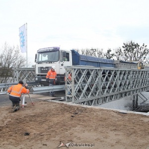 Testy obciążeniowe na tymczasowym moście w Ostrołęce [ZDJĘCIA]