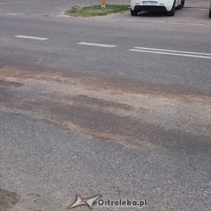 Ostrołęka: Plama oleju przy ulicy Ostrowskiej