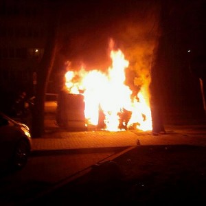 Nocny pożar „osobówki” przy Fieldorfa Nila