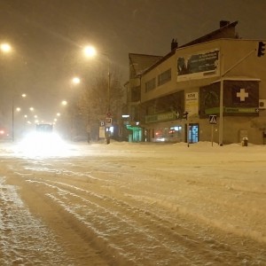 Śnieżyca w Ostrołęce i regionie. W kilkanaście minut zrobiło się biało [WIDEO, ZDJĘCIA]