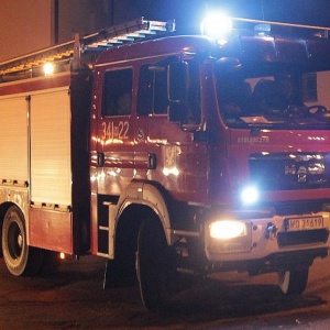 Pożar budynku mieszkalnego w Wachu. Z ogniem walczyły cztery zastępy strażackie