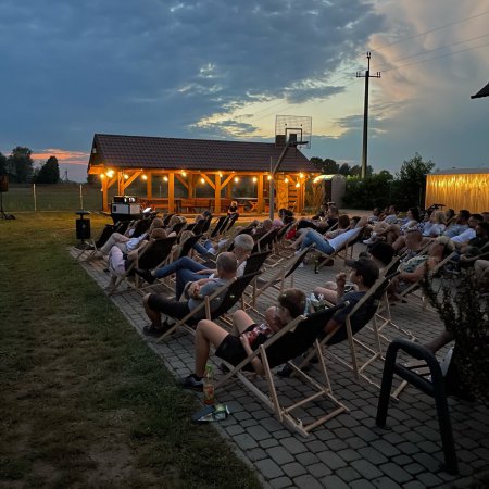 Kino letnie w Łęgu Starościńskim. Na film przyszło sporo widzów [ZDJĘCIA]