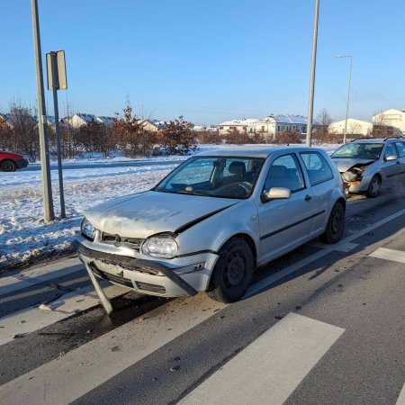 Trzy auta zderzyły się na Ostrowskiej w Ostrołęce. Utrudnienia w ruchu [ZDJĘCIA]