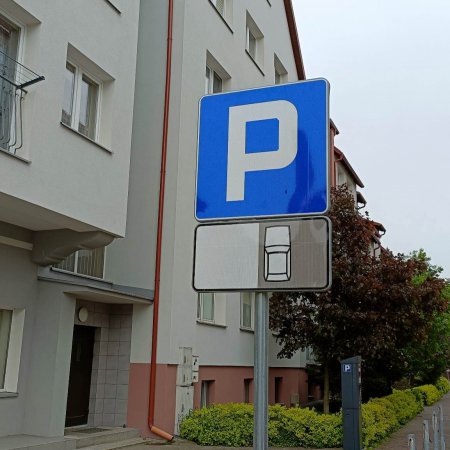 Darmowe parkowanie w Ostrołęce przez pierwsze 20 minut. Jest tylko jeden warunek