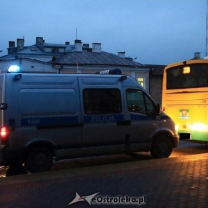 Zderzenie samochodu osobowego z autobusem miejskim. Mandat i punkty karne dla sprawcy