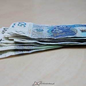 Nieuczciwa kasjerka okradła klientów banku na kilka milionów złotych