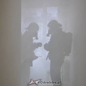 Nocna interwencja strażaków w bloku na osiedlu Łęczysk