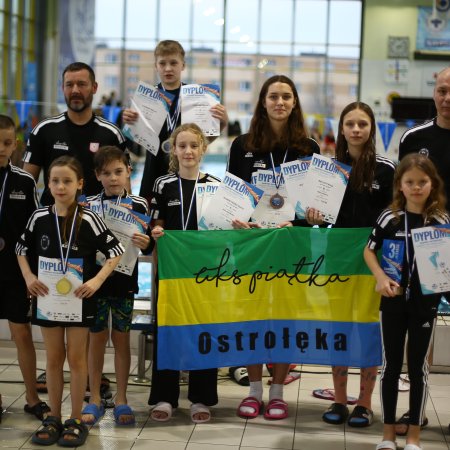 Pływacy UKS Piątka Ostrołęka z workiem medali na zawodach w Ciechanowie