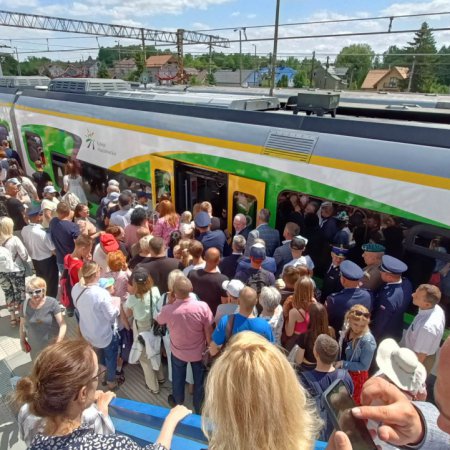 Nowy rozkład jazdy pociągów Kolei Mazowieckich! Zobacz, gdzie można dojechać z Ostrołęki
