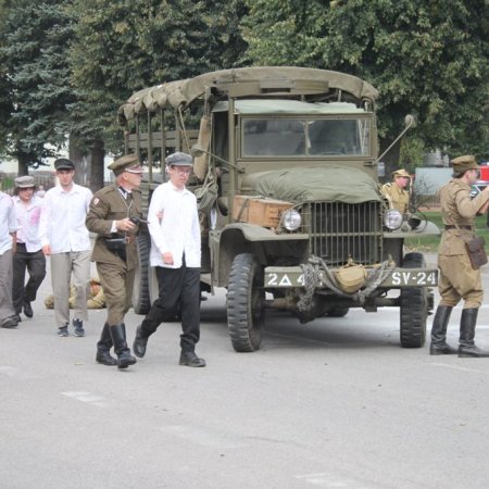 Młodzi historycy z ZSZ nr 1 w akcji: rekonstrukcja bohaterskiej walki pod Jedwabnem [ZDJĘCIA]