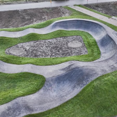 Nowa atrakcja w Czerwinie – pumptrack dla rowerzystów i nie tylko [ZDJĘCIA]