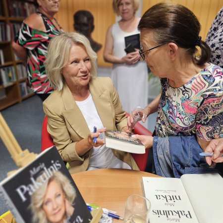 Niezapomniane spotkanie z Marią Pakulnis w Ostrołęce [ZDJĘCIA]