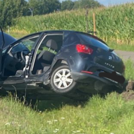 Rozbity samochód, zakrwawiona kobieta, płaczące dziecko! Policjanci nie zawiedli