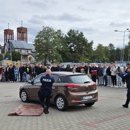 Dzień otwarty w ostrołęckiej komendzie: Jak wygląda praca policjanta? [WIDEO, ZDJĘCIA]