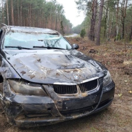 Dachowanie świeżo zakupionego BMW. 18-latce zabrakło doświadczenia 