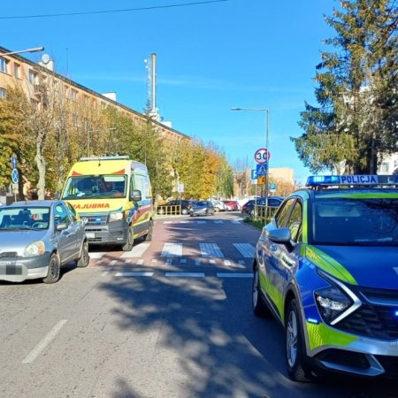 Słońce oślepiło kierowcę: 70-latka potrącona na pasach