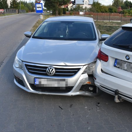 Niebezpieczna kraksa na przedszkolnym parkingu. Sprawca pijany! [ZDJĘCIA]