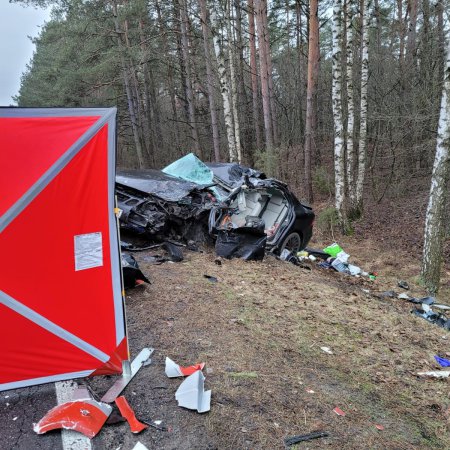 Śmiertelny wypadek na trasie Przasnysz - Chorzele. Dwie osoby ranne [ZDJĘCIA]