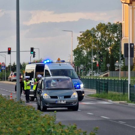 Potrącenie przy Bohaterów Warszawy. Wysoki mandat... dla rowerzysty [ZDJĘCIA]