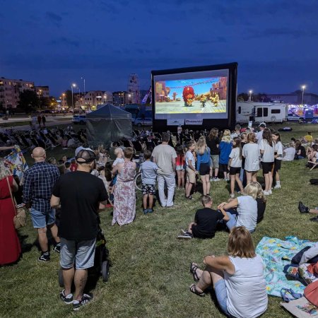 Kino plenerowe na największym ekranie w regionie! W sobotę kolejny seans [WIDEO, ZDJĘCIA]