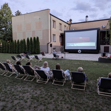 Letnie kino plenerowe w Troszynie: "Jutro będziemy szczęśliwi" pod gwiazdami [ZDJĘCIA]