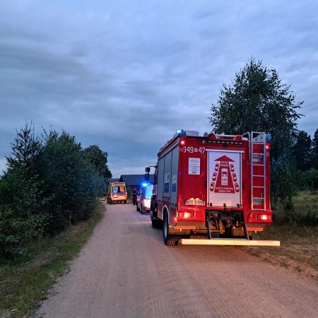 Groźny wypadek na ostrołęckich drogach. 22-latek dachował