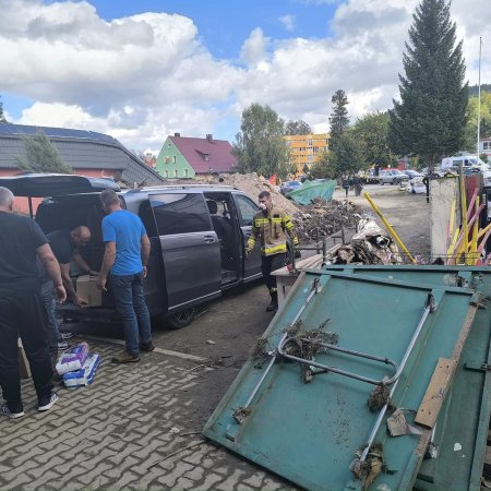 Serca otwarte na potrzebujących: Rzekuń pomaga powodzianom! [WIDEO, ZDJĘCIA]