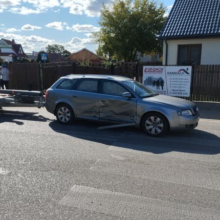 Toyota wjechała w audi. Kierowca ukarany mandatem [ZDJĘCIA]