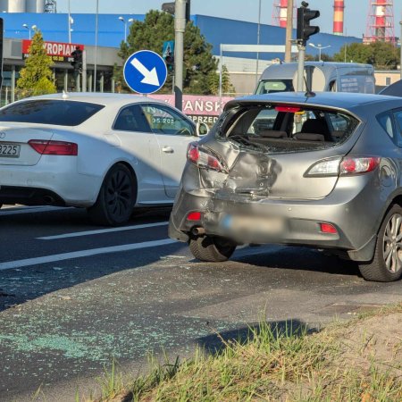 Uwaga, wypadek! Na Alei Wojska Polskiego zderzyło się kilka pojazdów [ZDJĘCIA]