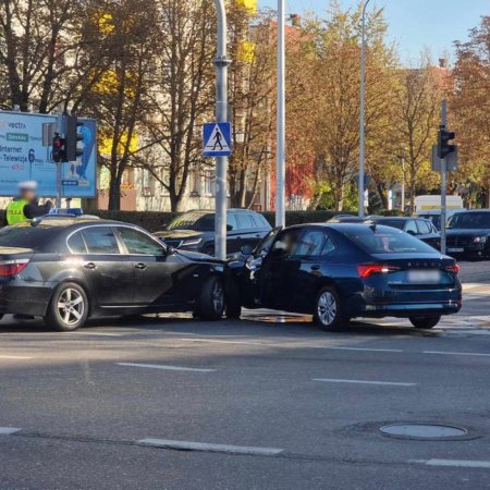 Skoda vs BMW: Zderzenie na owianym złą sławą skrzyżowaniu [ZDJĘCIA]