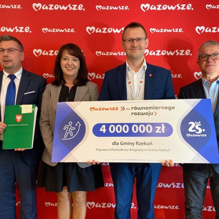 Mazowsze wspiera rozwój Gminy Rzekuń: 8 milionów na nowe drogi