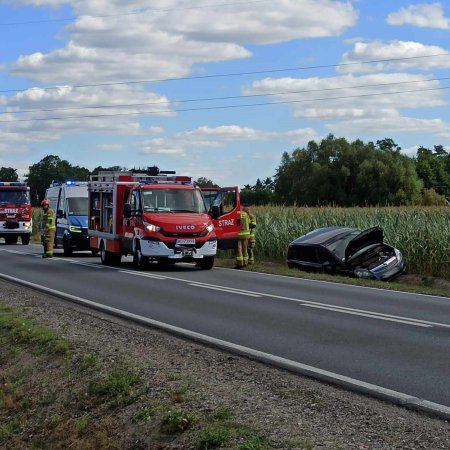 Uwaga kierowcy: wypadek na popularnej trasie wakacyjnej pod Ostrołęką [ZDJĘCIA]