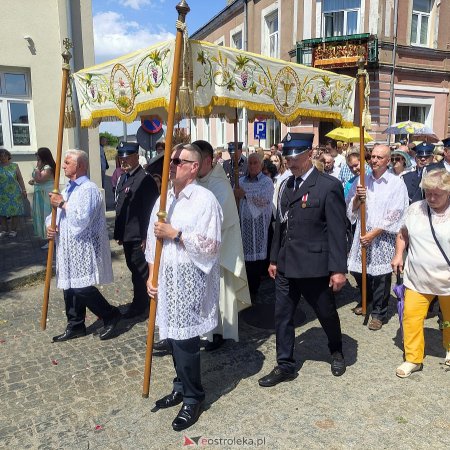 Boże Ciało w Ostrołęce: Miasto szykuje się na uroczyste procesje!