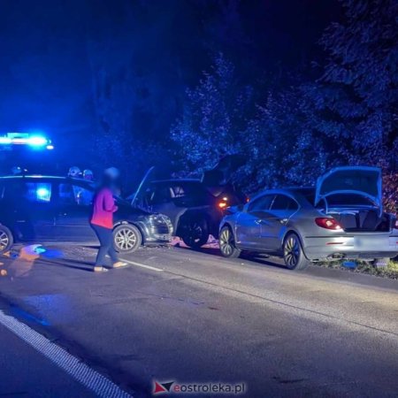 Czarnowiec: Chaos na drodze. Trzy auta wplątane w dwie kolizje [ZDJĘCIA]