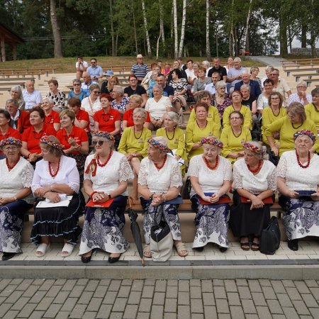 Integracja i dobra zabawa: Przegląd Piosenki Klubów Seniora w Baranowie [ZDJĘCIA]