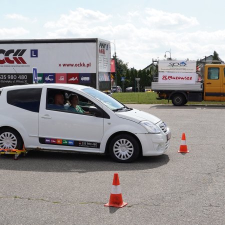 Poślizg kontrolowany - nauka bezpiecznej jazdy na pikniku w Rzekuniu [ZDJĘCIA]