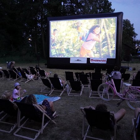 Letnie kino plenerowe na osiedlu Łazek. Noc pełna przygód z Dorą [ZDJĘCIA]