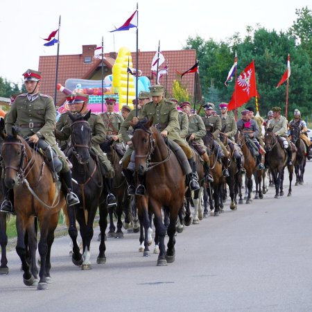 Trwa Piknik Militarny w Rzekuniu: Historia ożywa na naszych oczach [WIDEO, ZDJĘCIA]