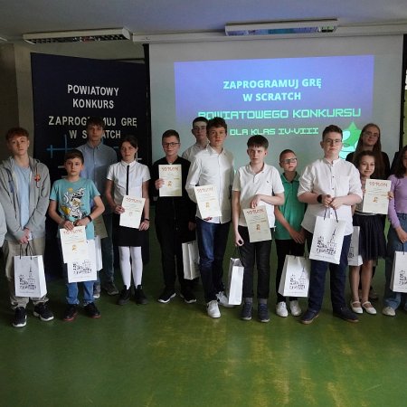 Młodzi programiści z Ostrołęki i okolic nagrodzeni! Rozstrzygnięto Powiatowy Konkurs “Zaprogramuj grę w Scratch” [WIDEO, ZDJĘCIA]