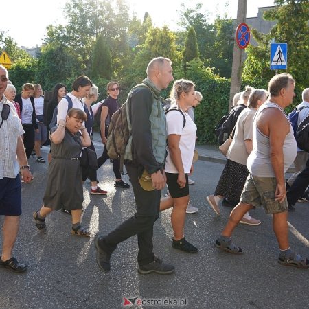 Marsz do Częstochowy. Pierwszy dzień na pielgrzymim szlaku [WIDEO]