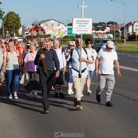 Pielgrzymi już trzy dni w drodze na Jasną Górę [ZDJĘCIA]