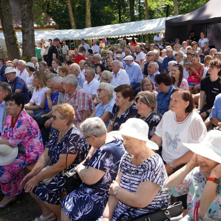 43. Święto Folkloru Kurpiowskiego zachwyca muzyką, tańcem i regionalnymi specjałami [ZDJĘCIA, WIDEO]