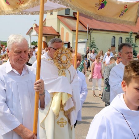 Boże Ciało 2024 na Stacji w Ostrołęce: Uroczysta procesja ulicami osiedla [WIDEO, ZDJĘCIA]