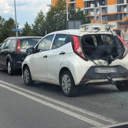 Kolejna kolizja na alei Jana Pawła II. Zderzyło się kilka aut! [ZDJĘCIA]