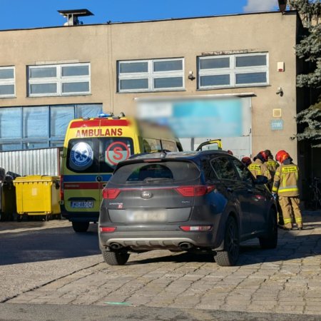 Wypadek w zakładzie produkcyjnym przy Alei Wojska Polskiego w Ostrołęce [ZDJĘCIA]