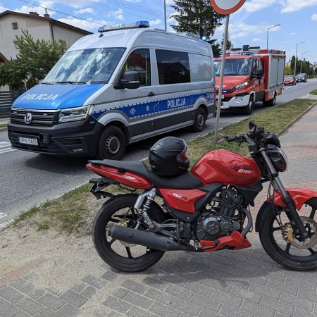 Uwaga wypadek! Z zderzeniu z pojazdem dostawczym ucierpiał młody motocyklista [ZDJĘCIA]